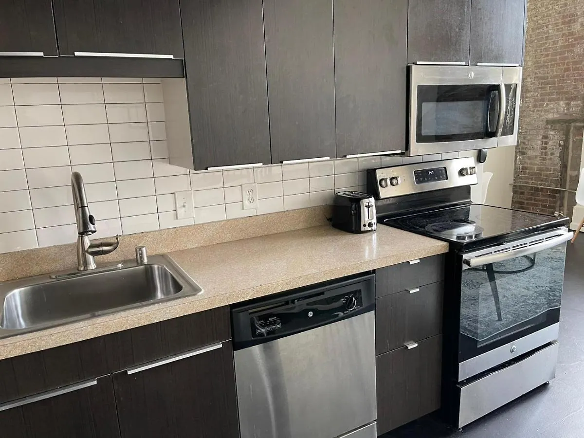 아파트 Classic Downtown Louisville Lofts