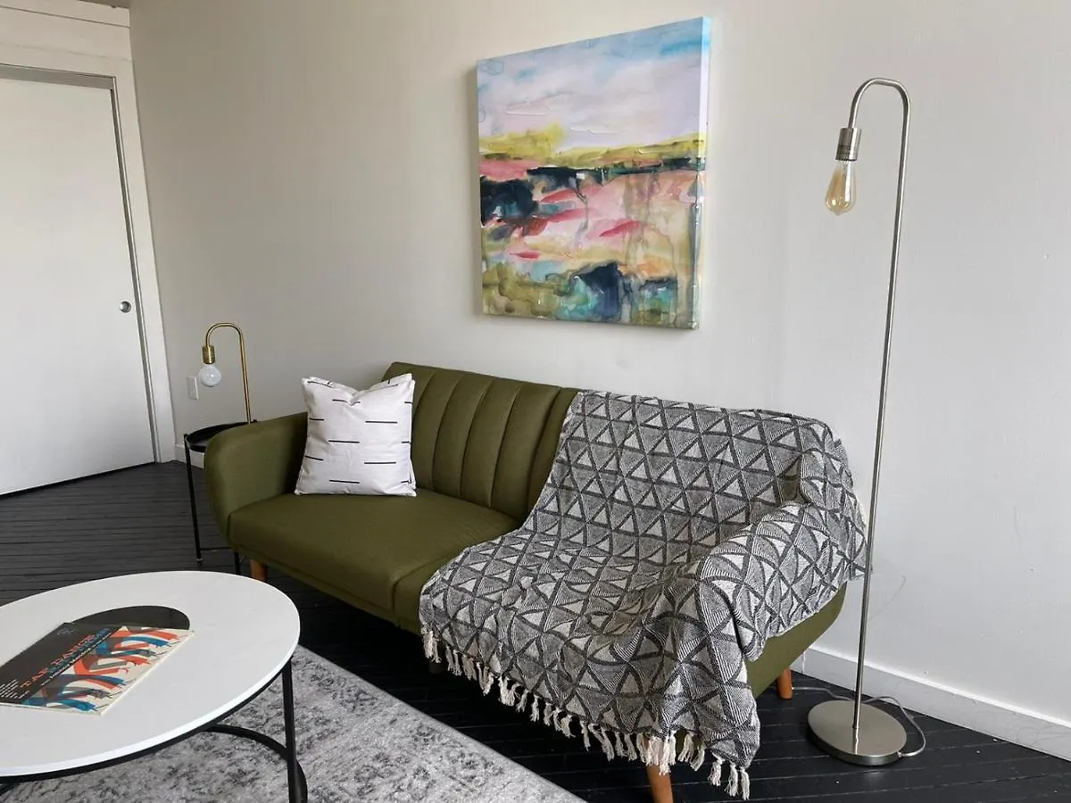 Classic Downtown Louisville Lofts 아파트