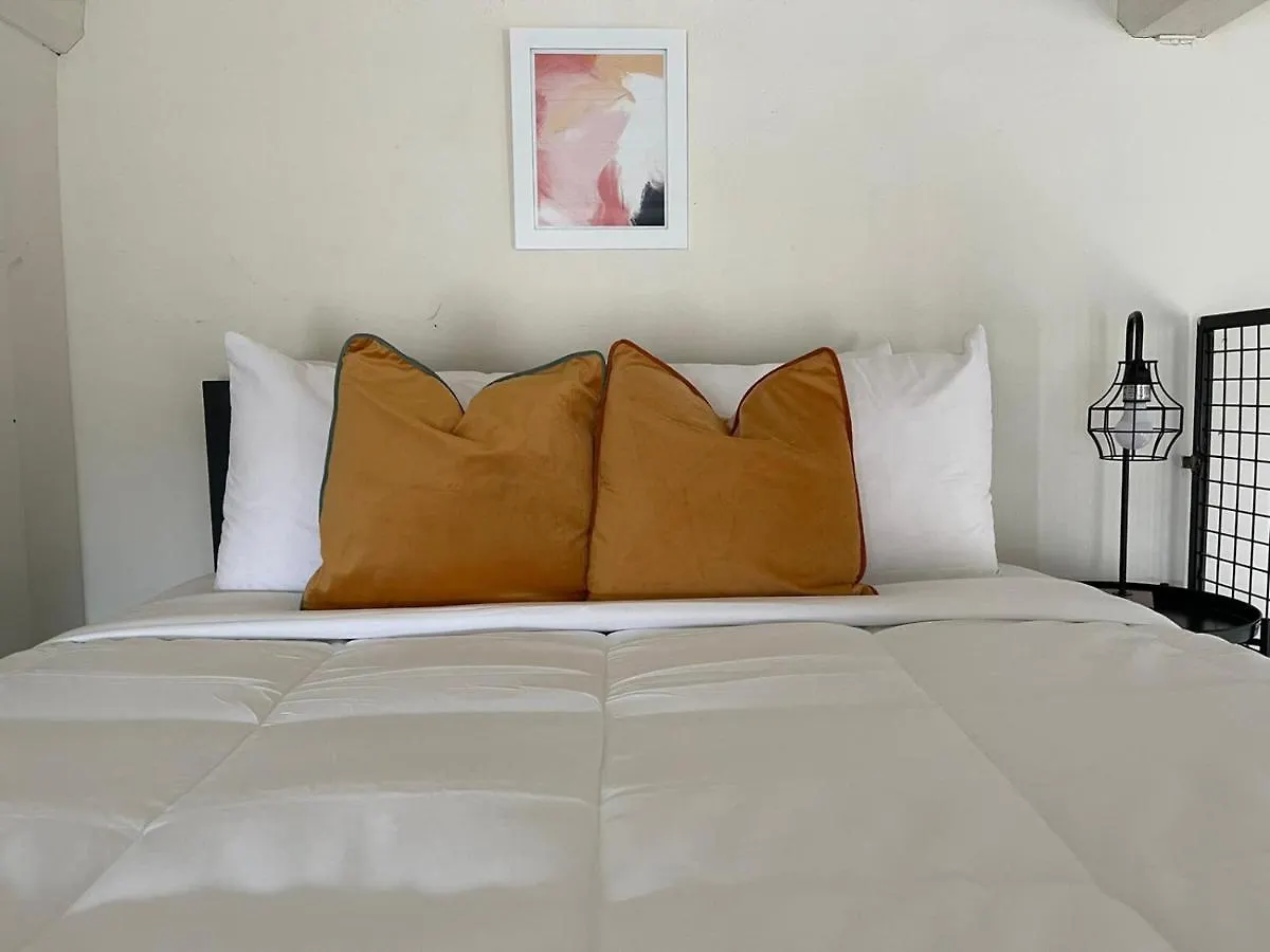Classic Downtown Louisville Lofts 아파트
