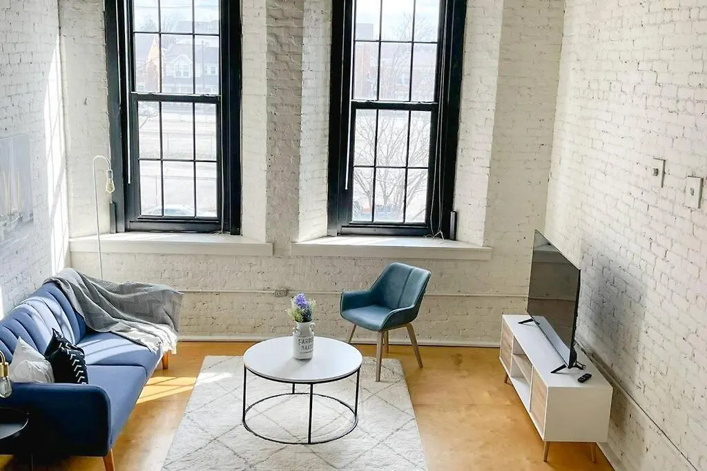 Classic Downtown Louisville Lofts 아파트