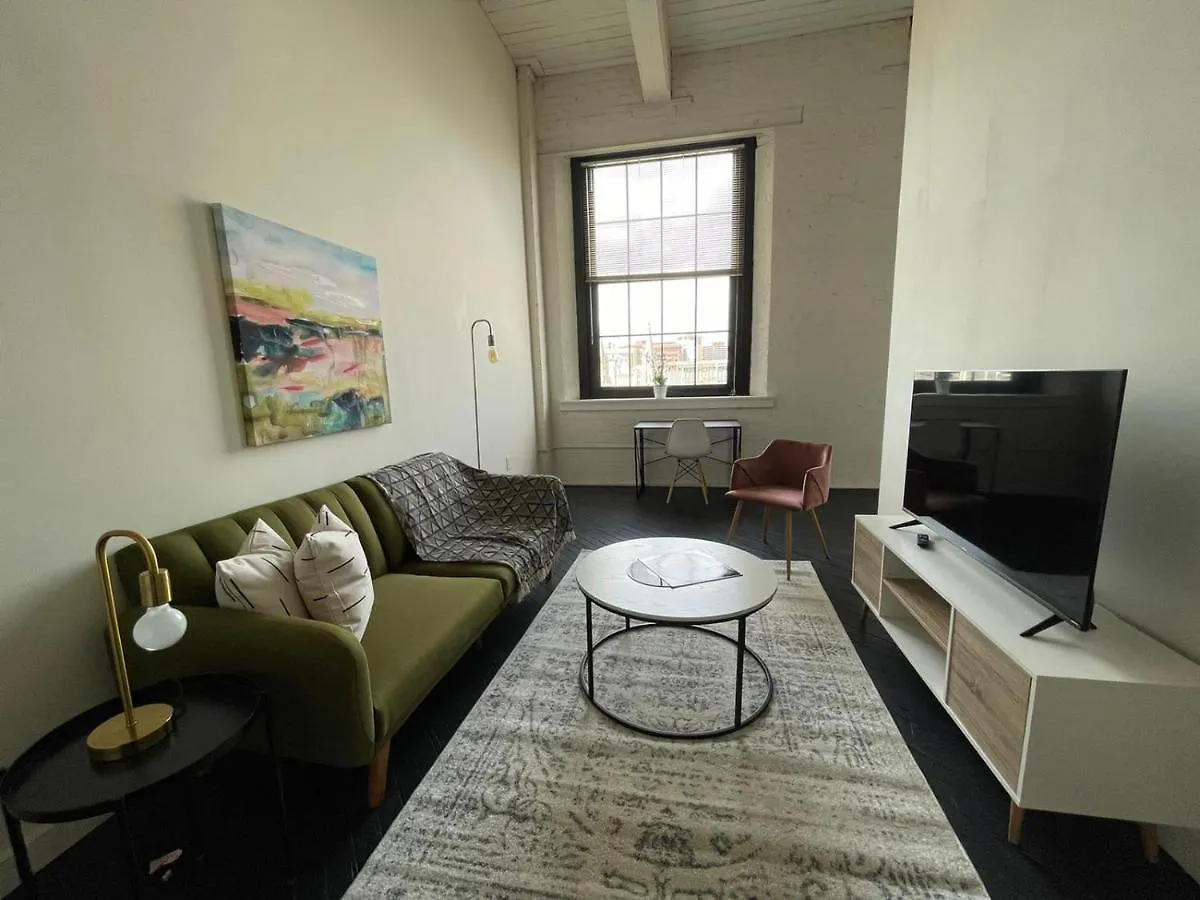 Classic Downtown Louisville Lofts 아파트