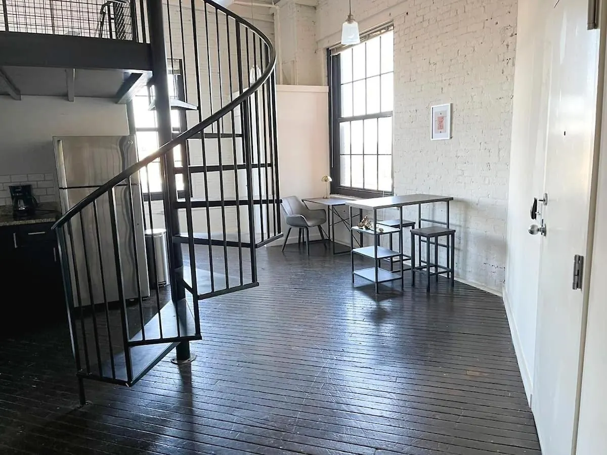 아파트 Classic Downtown Louisville Lofts